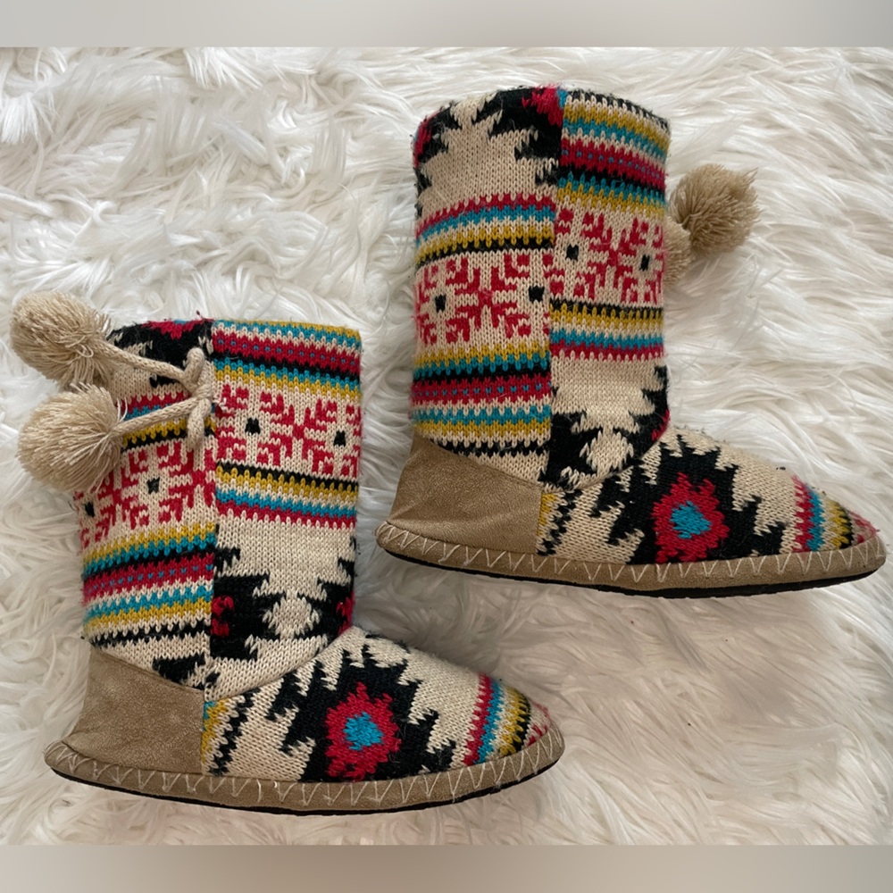 DOLLHOUSE Tribal Slippers (Sz 5/6)